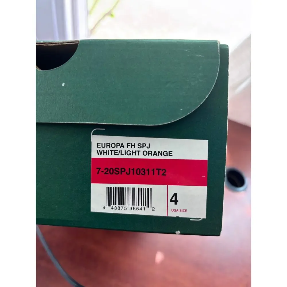 Lacoste Europa Boys White Leather Velcro Sneakers size 4